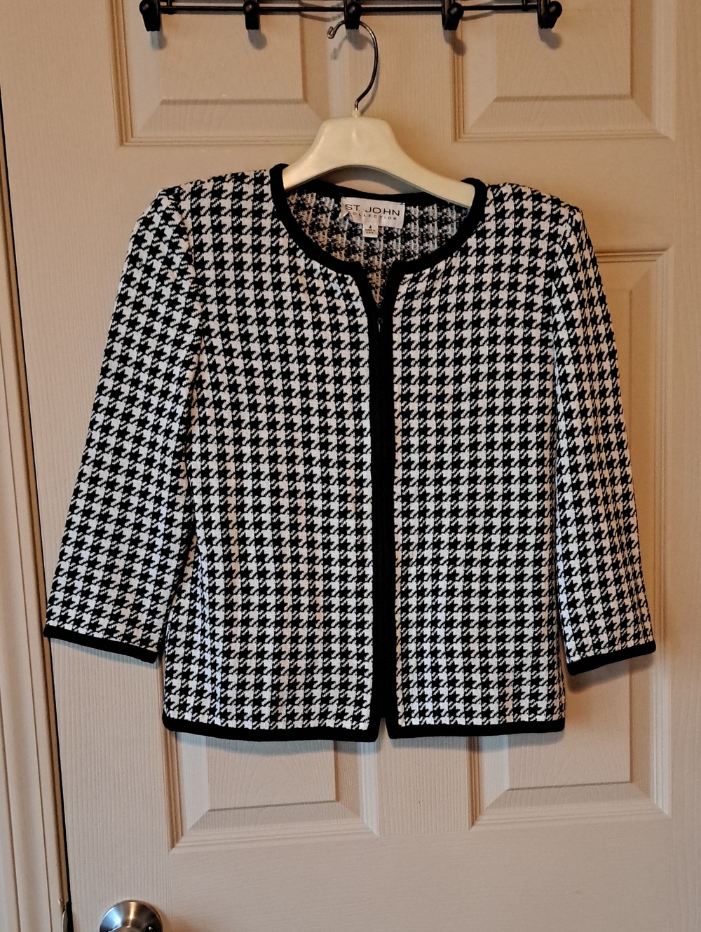 St. John Black and White Houndstooth Collarless Blazer